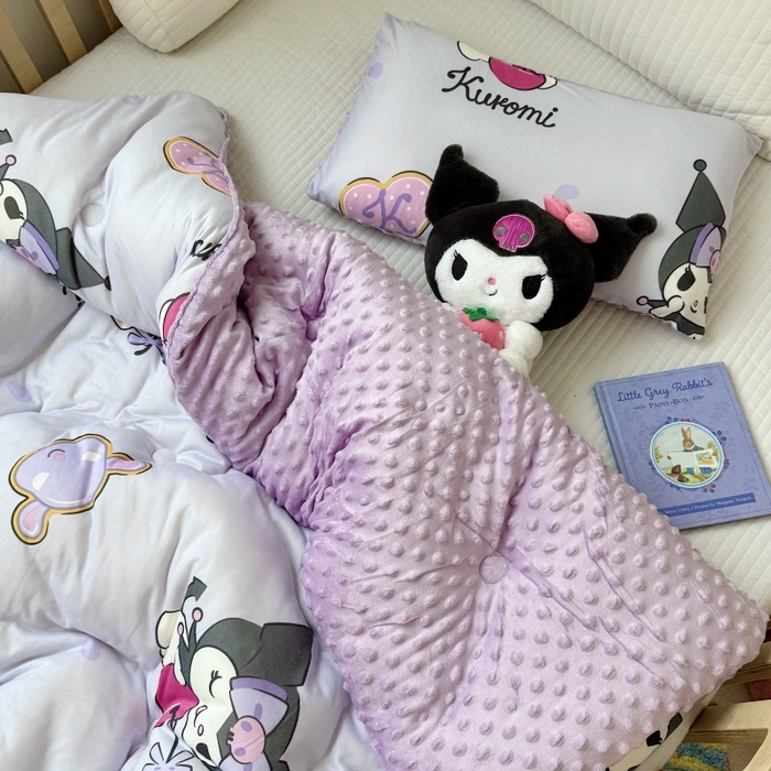 91家纺网 家纺一手货源 找家纺 心卓 2025年新款直播三丽鸥针织棉豆豆被冬被子被芯学生儿童成人款苹果库洛米