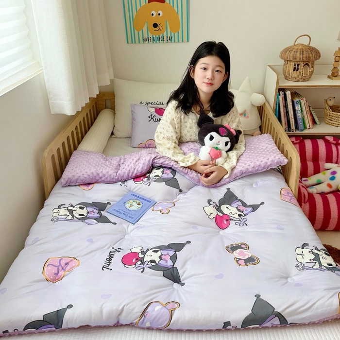 91家纺网 家纺一手货源 找家纺 心卓 2025年新款直播三丽鸥针织棉豆豆被冬被子被芯学生儿童成人款苹果库洛米