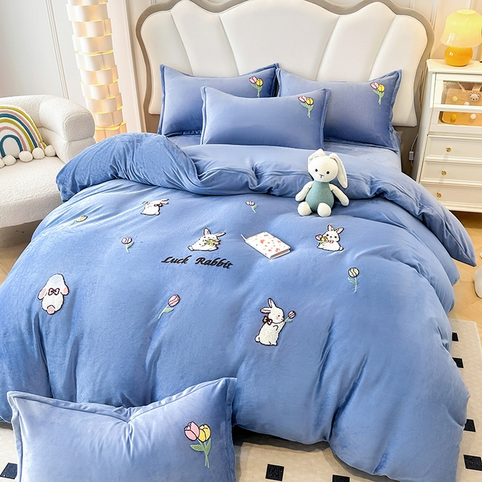 提花大世界 2025新款宝宝绒绣花款牛奶绒婴儿绒保暖四件套 兔兔花园-蓝色