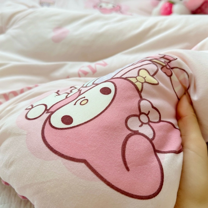 91家纺网 家纺一手货源 找家纺 心卓 2025年新款直播三丽鸥针织棉豆豆被冬被子被芯学生儿童成人款小熊美乐蒂