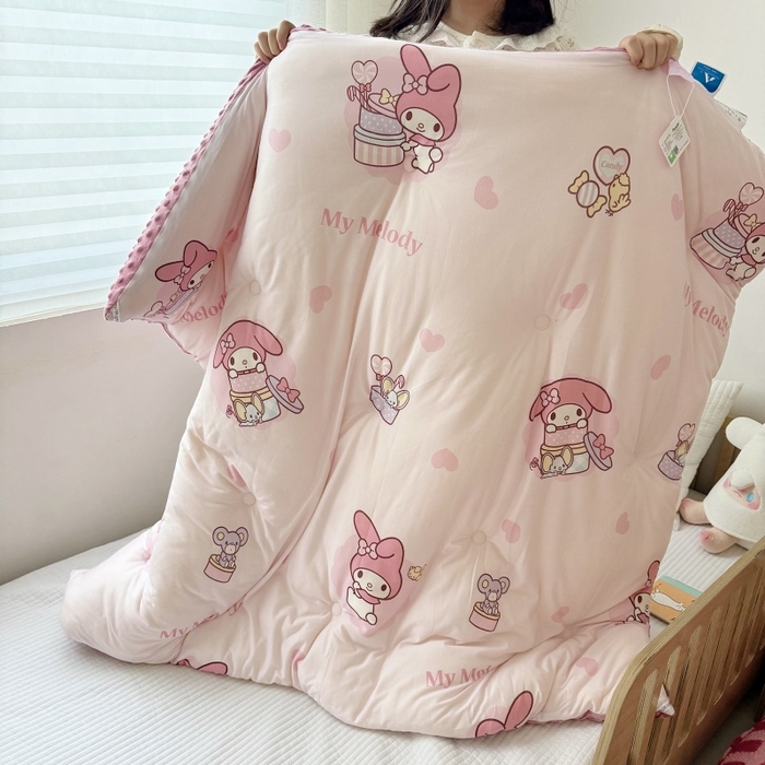 91家纺网 家纺一手货源 找家纺 心卓 2025年新款直播三丽鸥针织棉豆豆被冬被子被芯学生儿童成人款小熊美乐蒂