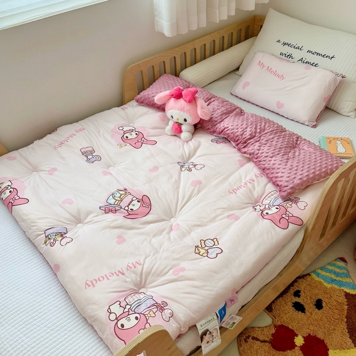 91家纺网 家纺一手货源 找家纺 心卓 2025年新款直播三丽鸥针织棉豆豆被冬被子被芯学生儿童成人款小熊美乐蒂