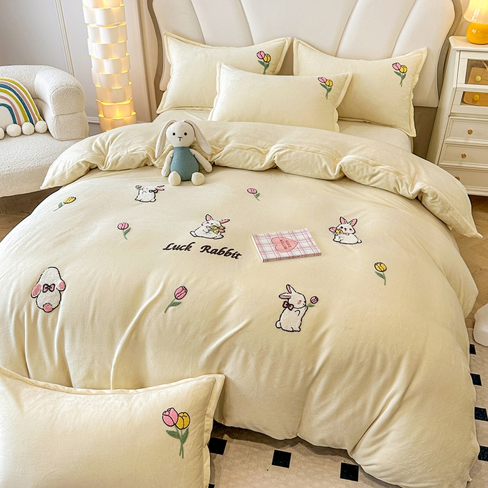 提花大世界 2025新款宝宝绒绣花款牛奶绒婴儿绒保暖四件套 兔兔花园-奶白