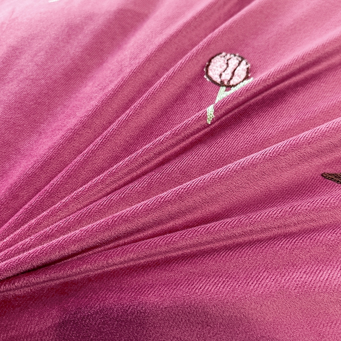 91家纺网 家纺一手货源 找家纺 提花大世界 2025新款宝宝绒绣花款牛奶绒婴儿绒保暖四件套 兔兔花园-深豆沙