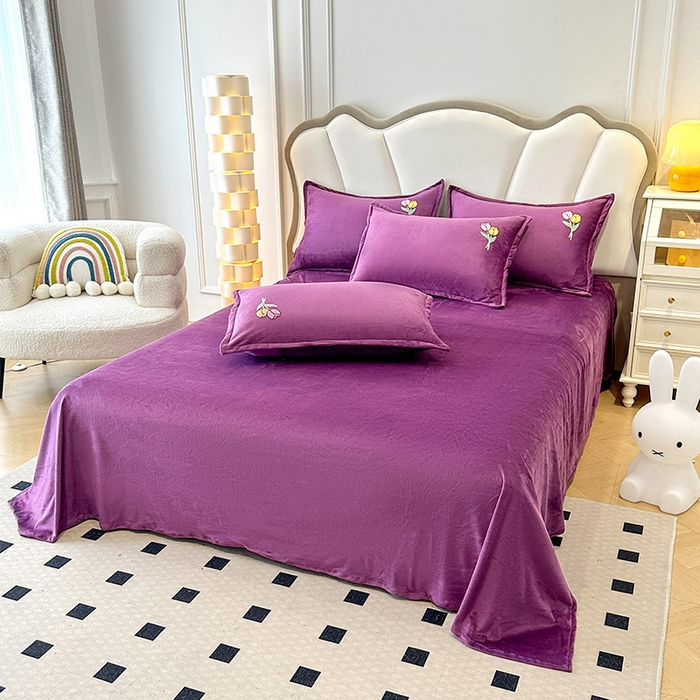 91家纺网 家纺一手货源 找家纺 提花大世界 2025新款宝宝绒绣花款牛奶绒婴儿绒保暖四件套 兔兔花园-紫色