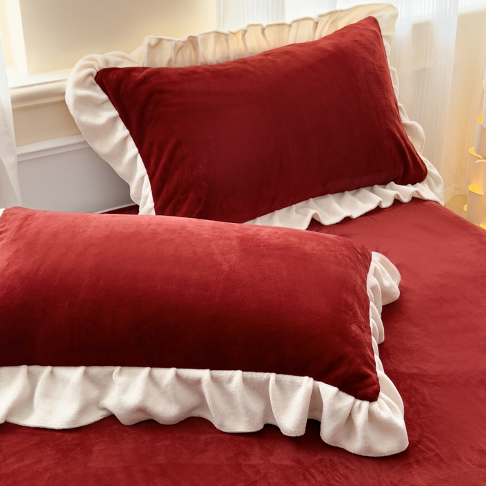 91家纺网 家纺一手货源 找家纺 睡美人 2025韩版蕾丝牛奶绒套件公主风床裙床单款四件套 花蝴蝶-车厘子红拼白蕾丝