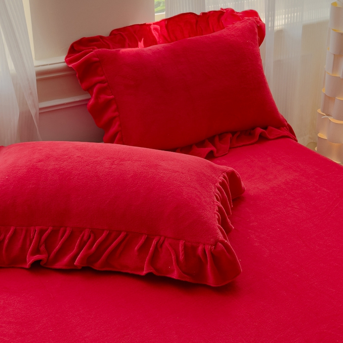 91家纺网 家纺一手货源 找家纺 睡美人 2025韩版蕾丝牛奶绒套件公主风床裙床单款四件套 花蝴蝶-纯红色