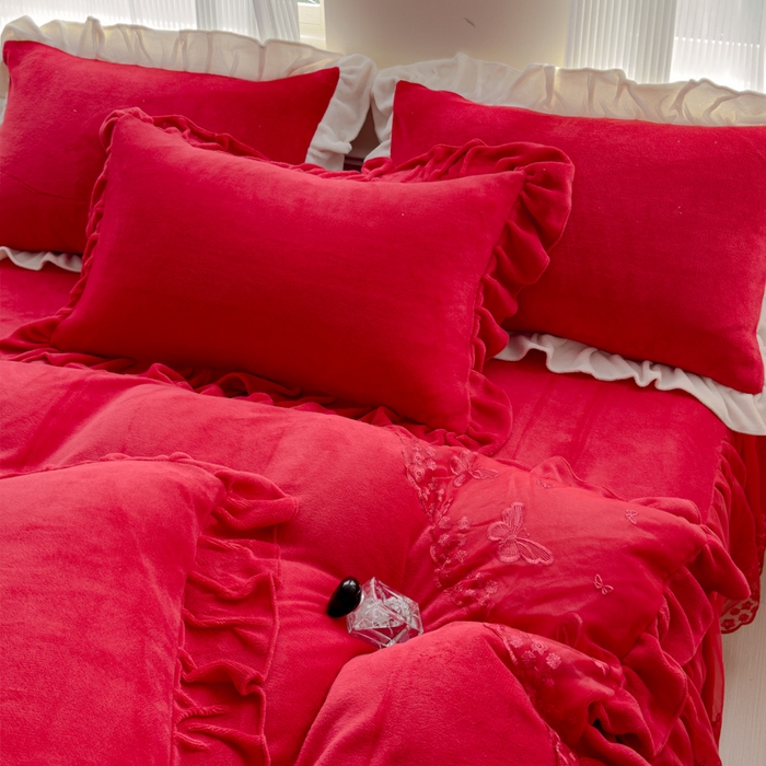 91家纺网 家纺一手货源 找家纺 睡美人 2025韩版蕾丝牛奶绒套件公主风床裙床单款四件套 花蝴蝶-纯红色