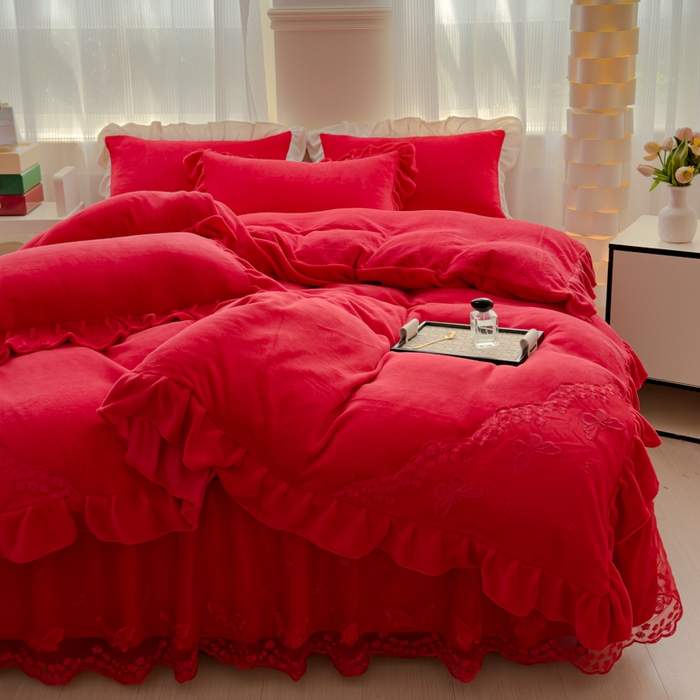 91家纺网 家纺一手货源 找家纺 睡美人 2025韩版蕾丝牛奶绒套件公主风床裙床单款四件套 花蝴蝶-纯红色