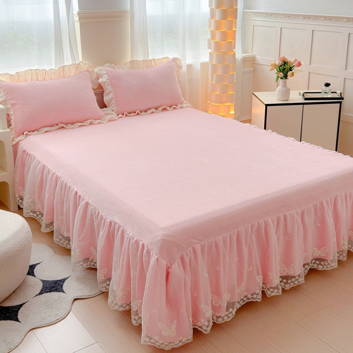 91家纺网 家纺一手货源 找家纺 睡美人 2025韩版蕾丝牛奶绒套件公主风床裙床单款四件套 花蝴蝶-公主粉