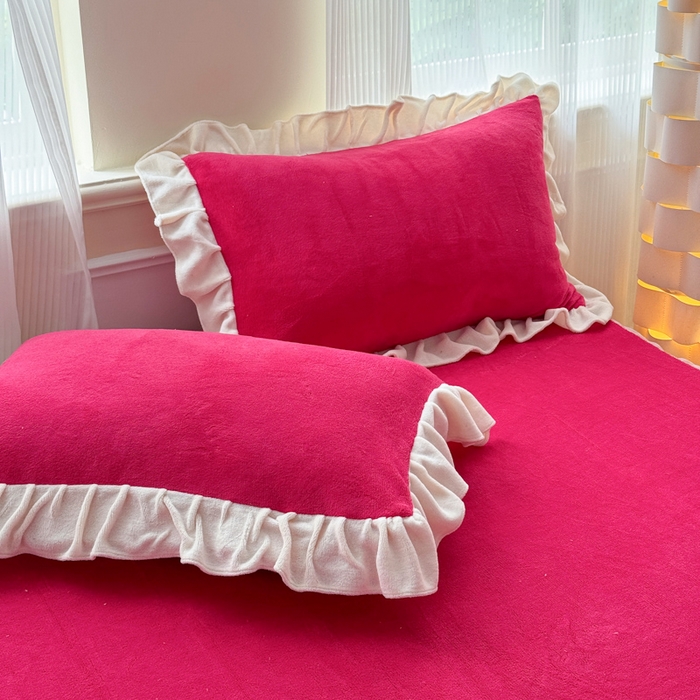 91家纺网 家纺一手货源 找家纺 睡美人 2025韩版蕾丝牛奶绒套件公主风床裙床单款四件套 花蝴蝶-酒红色