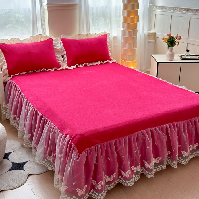 91家纺网 家纺一手货源 找家纺 睡美人 2025韩版蕾丝牛奶绒套件公主风床裙床单款四件套 花蝴蝶-酒红色