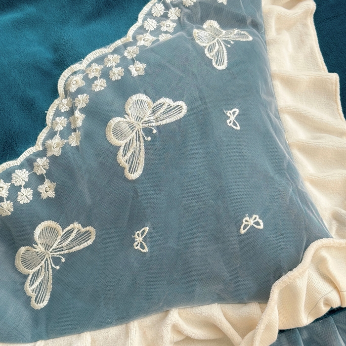 91家纺网 家纺一手货源 找家纺 睡美人 2025韩版蕾丝牛奶绒套件公主风床裙床单款四件套 花蝴蝶-孔雀蓝