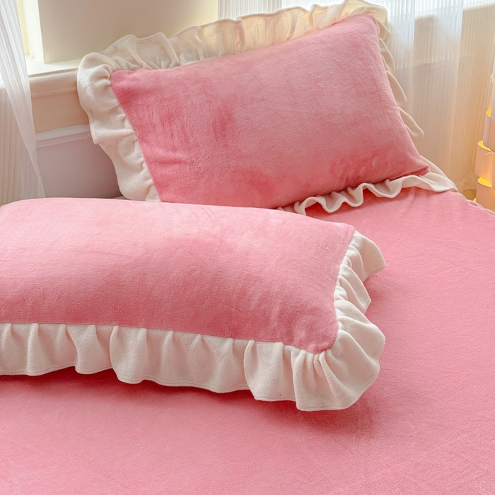 91家纺网 家纺一手货源 找家纺 睡美人 2025韩版蕾丝牛奶绒套件公主风床裙床单款四件套 花蝴蝶-桃粉色