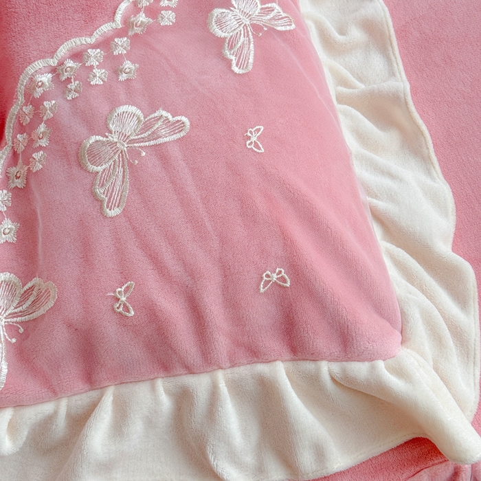 91家纺网 家纺一手货源 找家纺 睡美人 2025韩版蕾丝牛奶绒套件公主风床裙床单款四件套 花蝴蝶-桃粉色