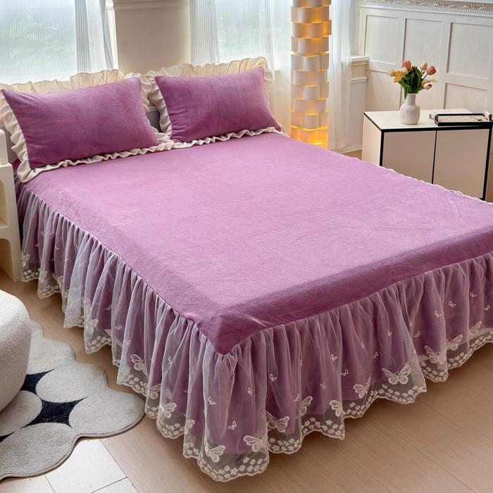 91家纺网 家纺一手货源 找家纺 睡美人 2025韩版蕾丝牛奶绒套件公主风床裙床单款四件套 花蝴蝶-薰衣紫