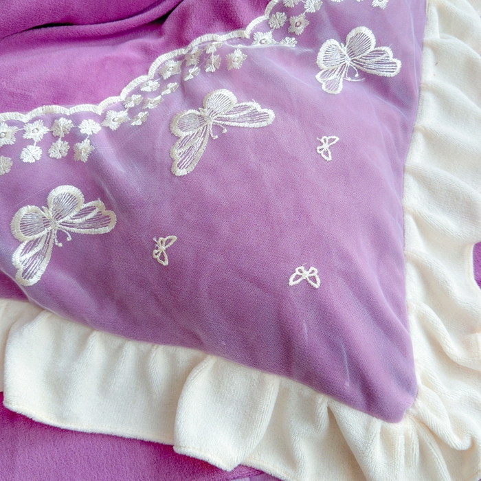 91家纺网 家纺一手货源 找家纺 睡美人 2025韩版蕾丝牛奶绒套件公主风床裙床单款四件套 花蝴蝶-薰衣紫