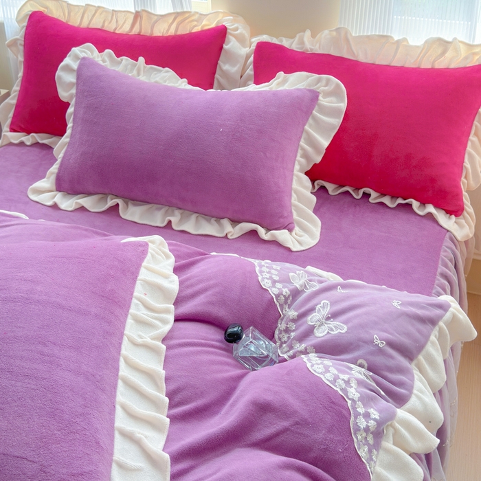 91家纺网 家纺一手货源 找家纺 睡美人 2025韩版蕾丝牛奶绒套件公主风床裙床单款四件套 花蝴蝶-薰衣紫