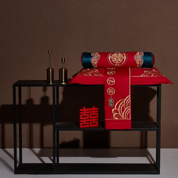 91家纺网 家纺一手货源 找家纺 布乐意 2025新款全棉长绒棉贡缎提花全工艺喷气重工新中式绣花大红婚庆四件套多件套直播金喜良缘