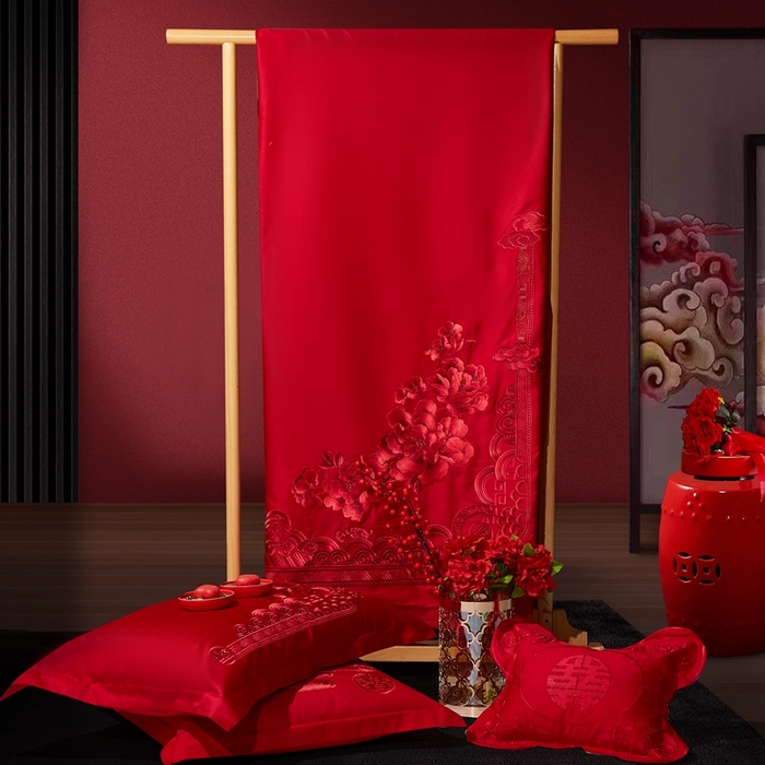 91家纺网 家纺一手货源 找家纺 布乐意 2025新款全棉长绒棉贡缎提花全工艺喷气重工新中式绣花大红婚庆四件套多件套直播金玉满堂【红】