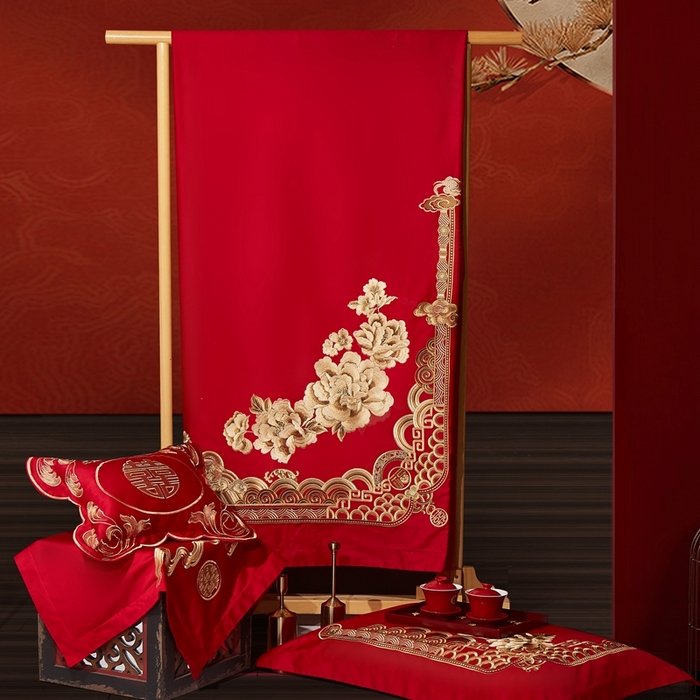 91家纺网 家纺一手货源 找家纺 布乐意 2025新款全棉长绒棉贡缎提花全工艺喷气重工新中式绣花大红婚庆四件套多件套直播金玉满堂【金】
