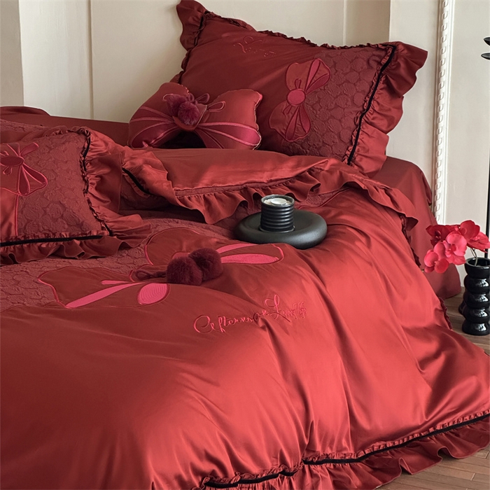 91家纺网 家纺一手货源 找家纺 宏羽纺家纺 2025新款100s全棉纯棉贡缎法式刺绣花边四件套 纯棉时尚-知喜-红
