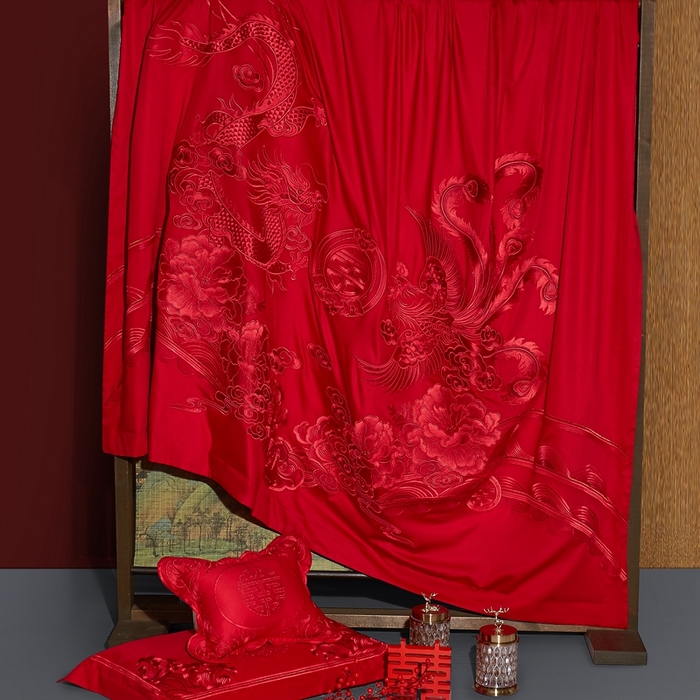 91家纺网 家纺一手货源 找家纺 布乐意 2025新款全棉长绒棉贡缎提花全工艺喷气重工新中式绣花大红婚庆四件套多件套直播龙凤礼赞【红】