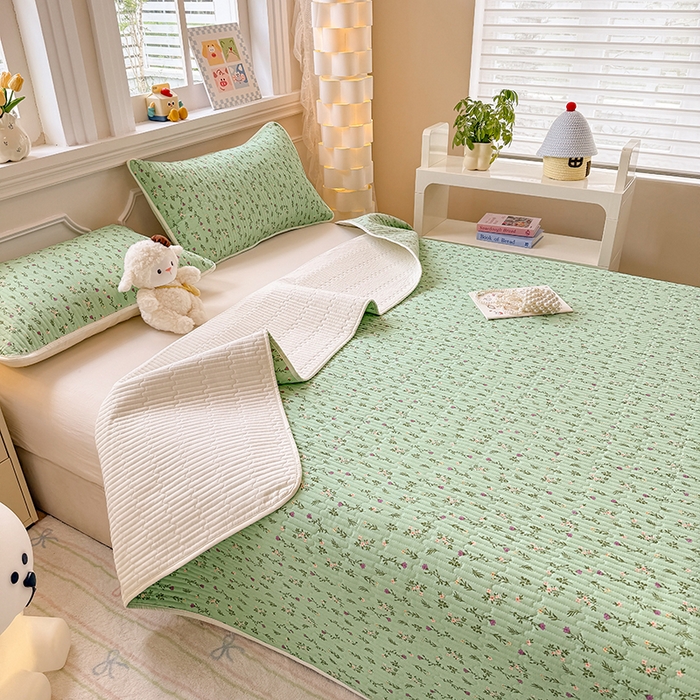 91家纺网 家纺一手货源 找家纺 大元 2025新款A类数码印花朴棉夹棉床盖老粗布床盖双面可用 绿花枝