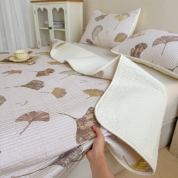 91家纺网 家纺一手货源 找家纺 大元 2025新款A类数码印花朴棉夹棉床盖老粗布床盖双面可用 银杏叶