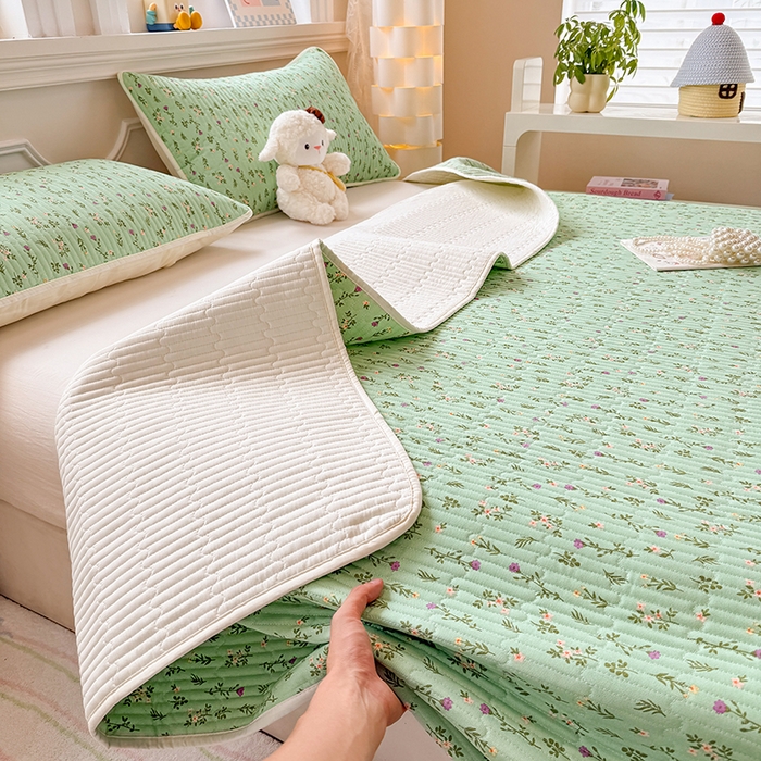 91家纺网 家纺一手货源 找家纺 大元 2025新款A类数码印花朴棉夹棉床盖老粗布床盖双面可用 绿花枝