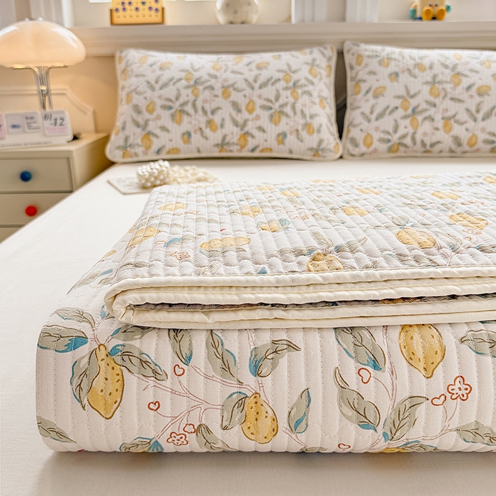 91家纺网 家纺一手货源 找家纺 大元 2025新款A类数码印花朴棉夹棉床盖老粗布床盖双面可用 小柠檬