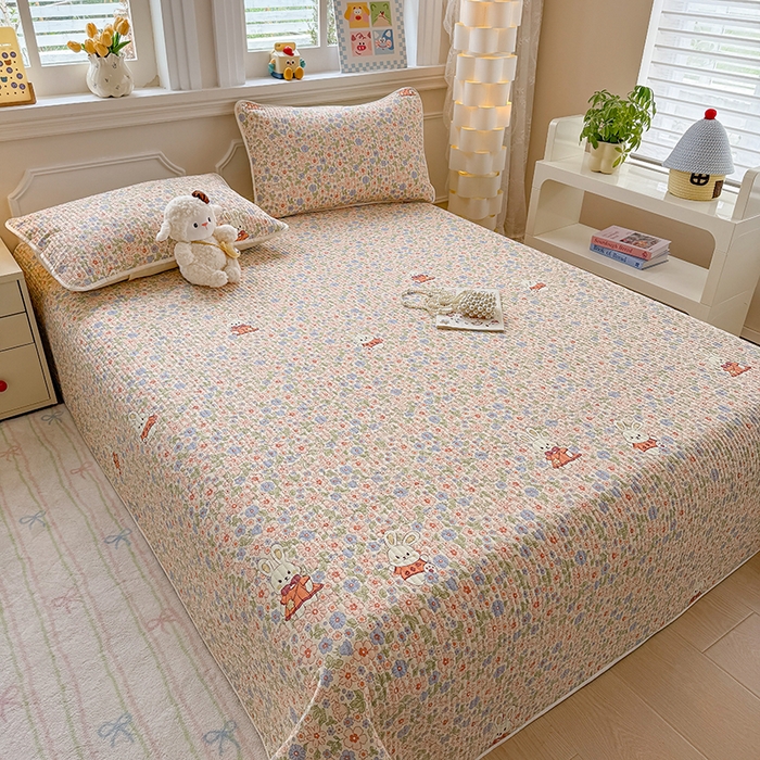 91家纺网 家纺一手货源 找家纺 大元 2025新款A类数码印花朴棉夹棉床盖老粗布床盖双面可用 花园小兔