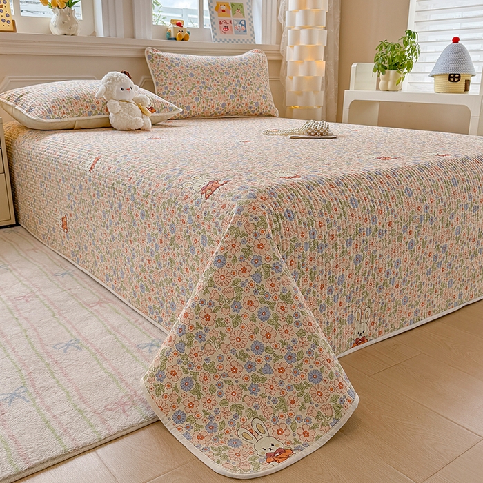 91家纺网 家纺一手货源 找家纺 大元 2025新款A类数码印花朴棉夹棉床盖老粗布床盖双面可用 花园小兔