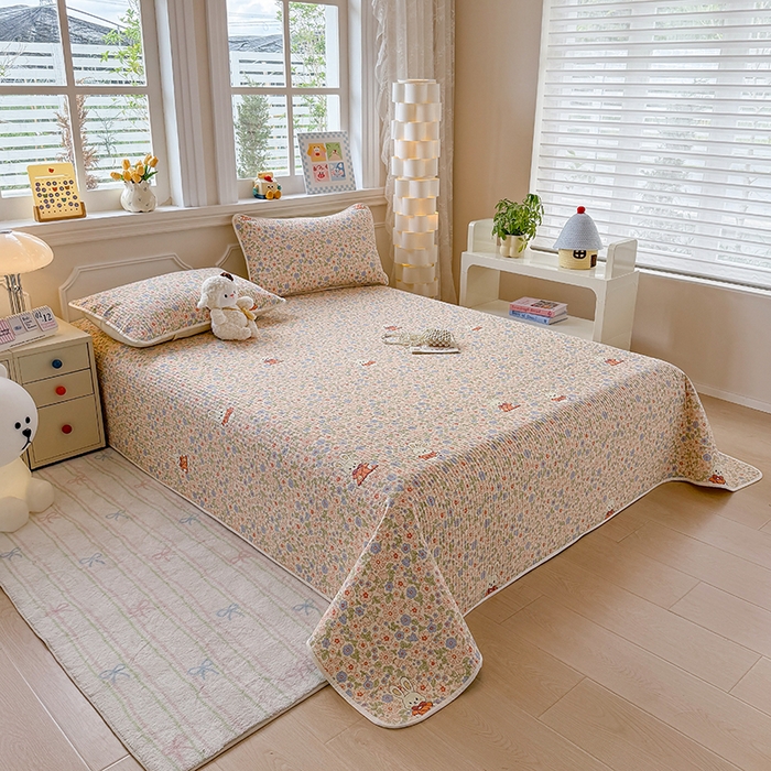 91家纺网 家纺一手货源 找家纺 大元 2025新款A类数码印花朴棉夹棉床盖老粗布床盖双面可用 花园小兔