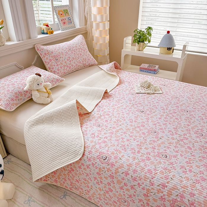 91家纺网 家纺一手货源 找家纺 大元 2025新款A类数码印花朴棉夹棉床盖老粗布床盖双面可用 礼花兔