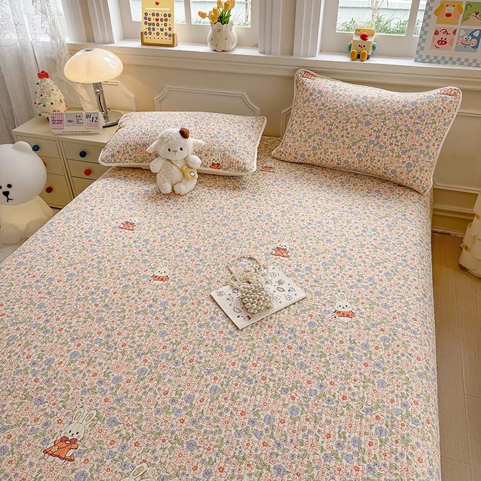 91家纺网 家纺一手货源 找家纺 大元 2025新款A类数码印花朴棉夹棉床盖老粗布床盖双面可用 花园小兔