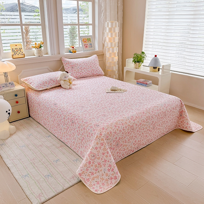 91家纺网 家纺一手货源 找家纺 大元 2025新款A类数码印花朴棉夹棉床盖老粗布床盖双面可用 礼花兔