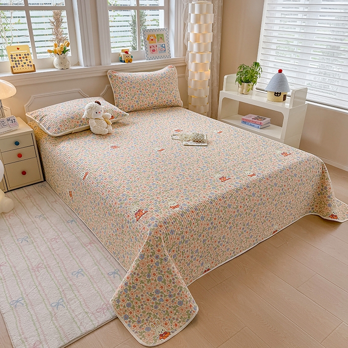 91家纺网 家纺一手货源 找家纺 大元 2025新款A类数码印花朴棉夹棉床盖老粗布床盖双面可用 花园小兔