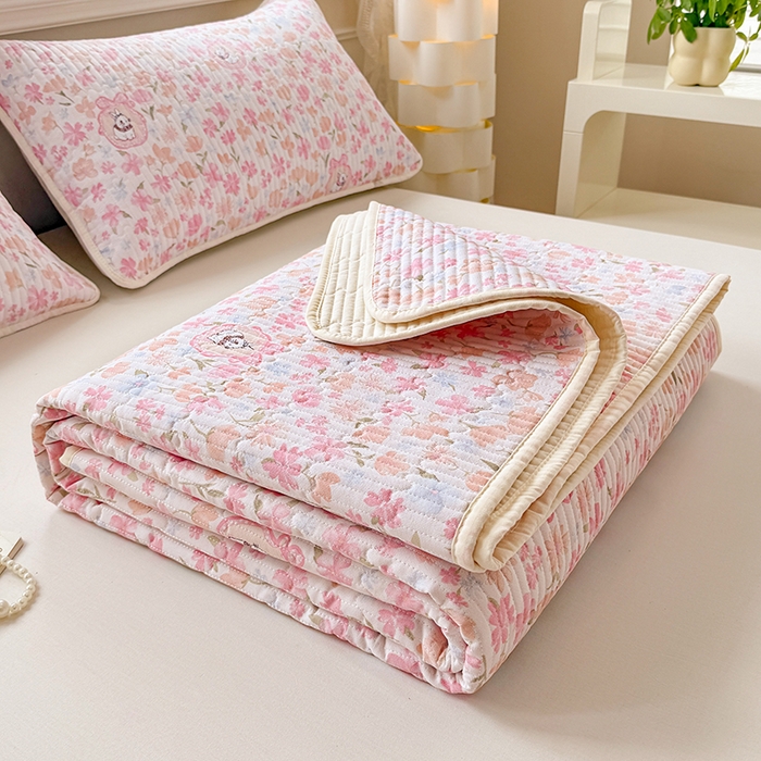 91家纺网 家纺一手货源 找家纺 大元 2025新款A类数码印花朴棉夹棉床盖老粗布床盖双面可用 礼花兔