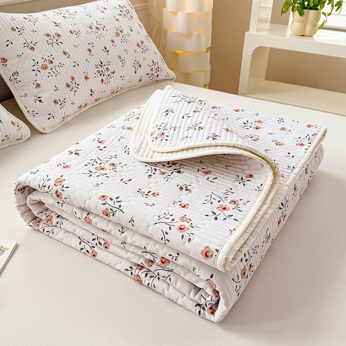 91家纺网 家纺一手货源 找家纺 大元 2025新款A类数码印花朴棉夹棉床盖老粗布床盖双面可用 小花朵朵