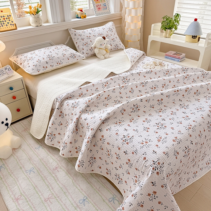 91家纺网 家纺一手货源 找家纺 大元 2025新款A类数码印花朴棉夹棉床盖老粗布床盖双面可用 小花朵朵