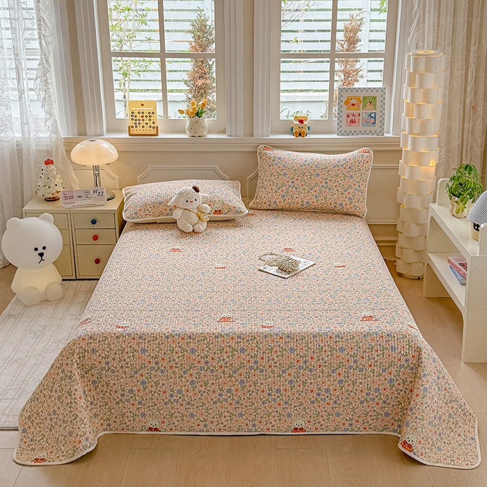 91家纺网 家纺一手货源 找家纺 大元 2025新款A类数码印花朴棉夹棉床盖老粗布床盖双面可用 花园小兔