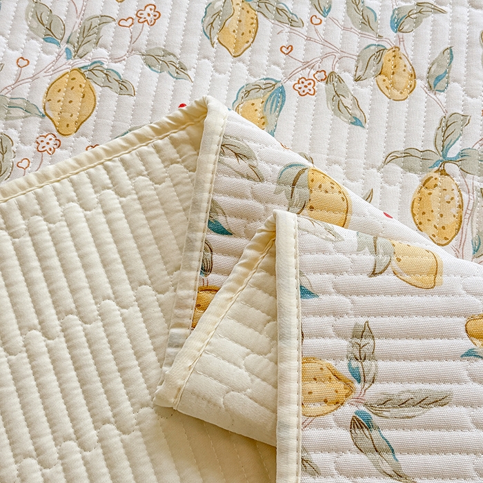 91家纺网 家纺一手货源 找家纺 大元 2025新款A类数码印花朴棉夹棉床盖老粗布床盖双面可用 小柠檬