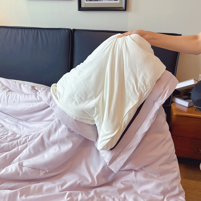 91家纺网 家纺一手货源 找家纺 兜米家居 2025新款深睡被Pro拉链款二合一控温四季被可机洗被子被芯 雾凇粉