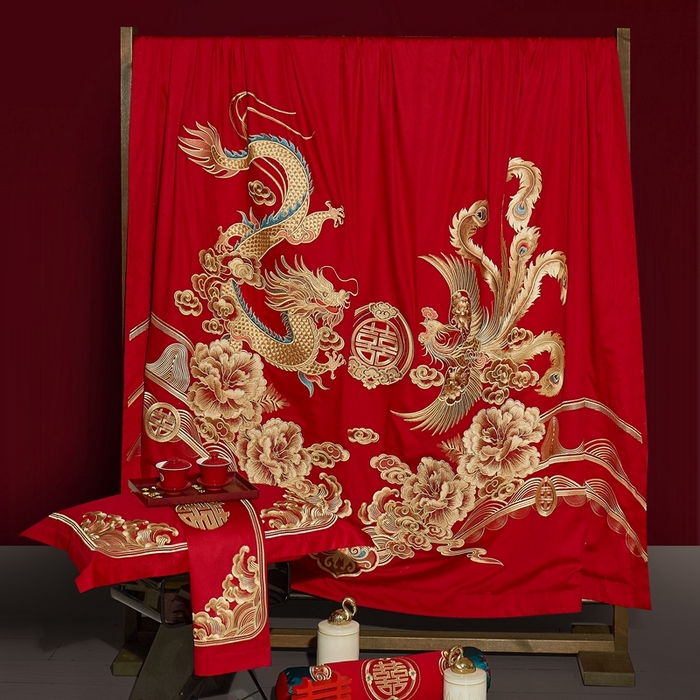 91家纺网 家纺一手货源 找家纺 布乐意 2025新款全棉长绒棉贡缎提花全工艺喷气重工新中式绣花大红婚庆四件套多件套直播龙凤礼赞【金】