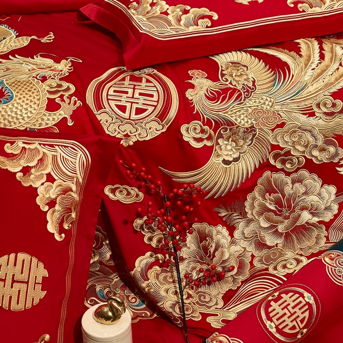 91家纺网 家纺一手货源 找家纺 布乐意 2025新款全棉长绒棉贡缎提花全工艺喷气重工新中式绣花大红婚庆四件套多件套直播龙凤礼赞【金】
