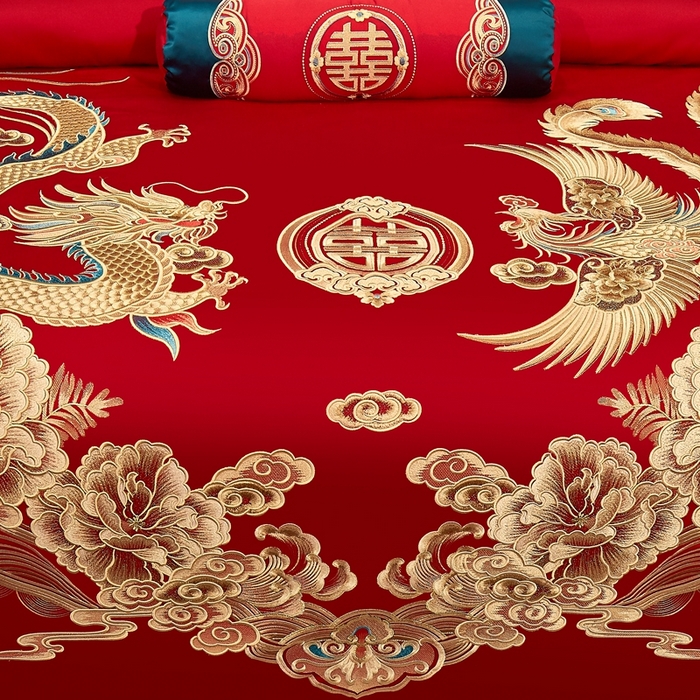91家纺网 家纺一手货源 找家纺 布乐意 2025新款全棉长绒棉贡缎提花全工艺喷气重工新中式绣花大红婚庆四件套多件套直播龙凤礼赞【金】
