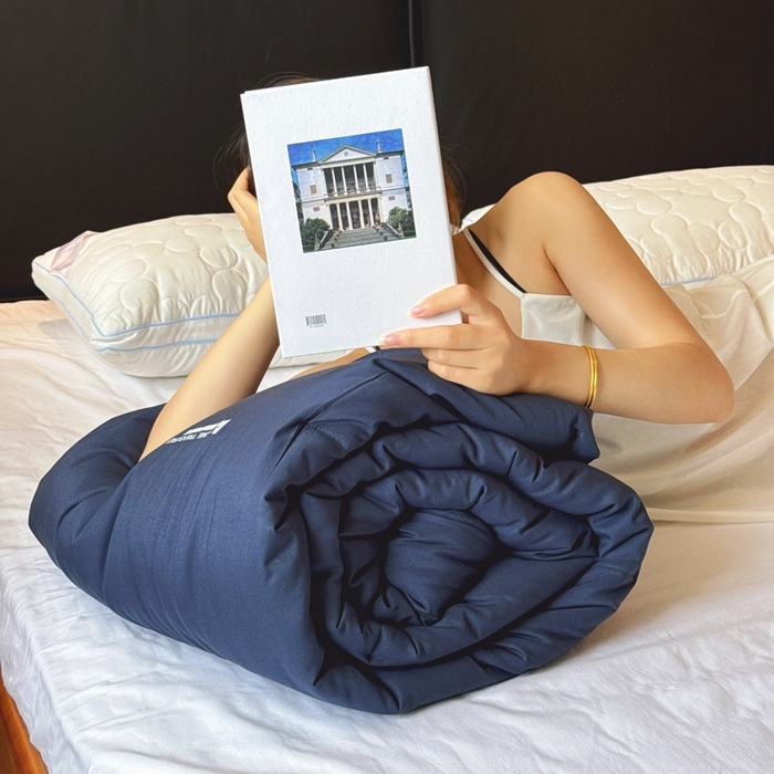 91家纺网 家纺一手货源 找家纺 兜米家居 2025新款深睡被Pro拉链款二合一控温四季被可机洗被子被芯 远山蓝