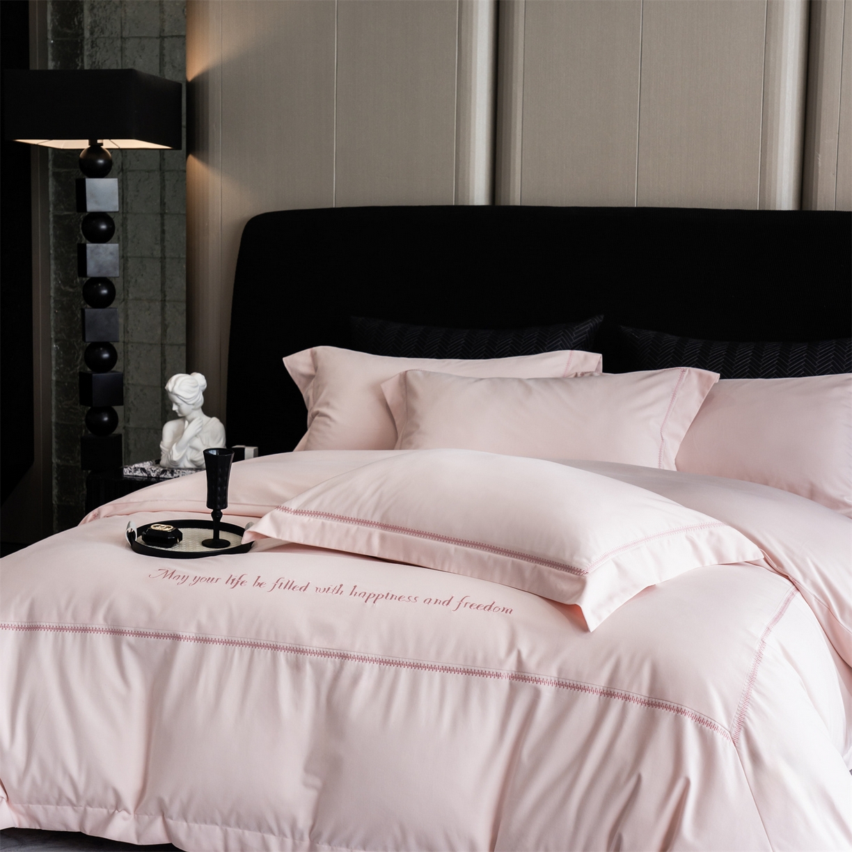 91家纺网 家纺一手货源 找家纺 鼎飞家纺 2025新款秋冬全棉加厚磨毛刺绣四件套-柏林 柏林-柔粉