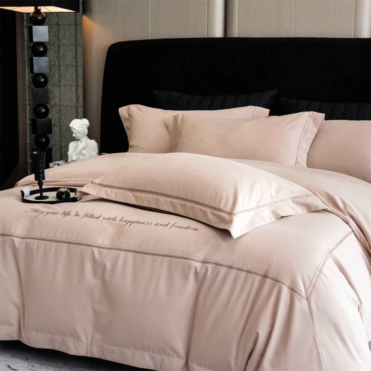 91家纺网 家纺一手货源 找家纺 鼎飞家纺 2025新款秋冬全棉加厚磨毛刺绣四件套-柏林 柏林-浅棕